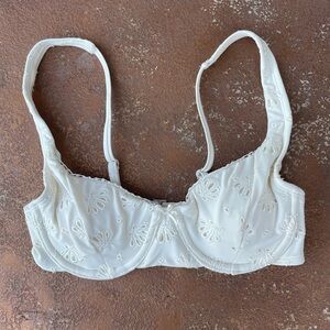 NWOT White embroidered floral Wild Fable bikini top sz xxs